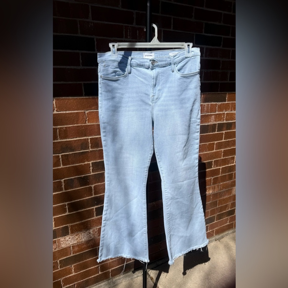 FRAME Le Easy Flare Jeans Light Wash Raw Hem Flare Denim - Size 32
